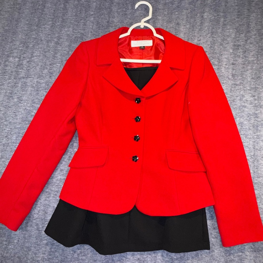 Tahari Arthur S Levine Red Blazer Black Skirt Set Floral Buttons 4P Petite